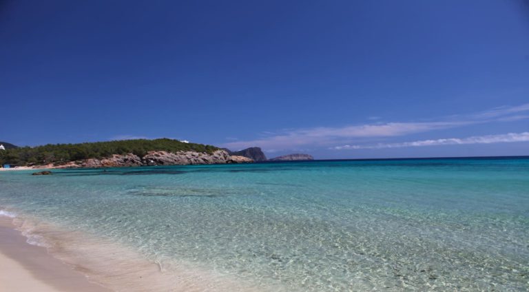 playas ibiza en otoño